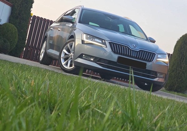 Skoda Superb cena 72500 przebieg: 190000, rok produkcji 2018 z Płock małe 407